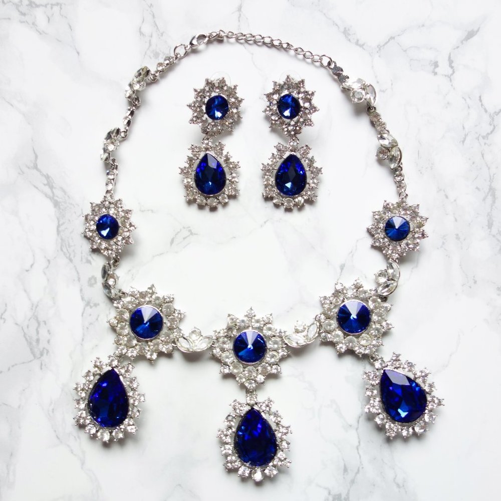 ✨ 2 for 10$✨ Shiny Blue Earrings and Necklace Set